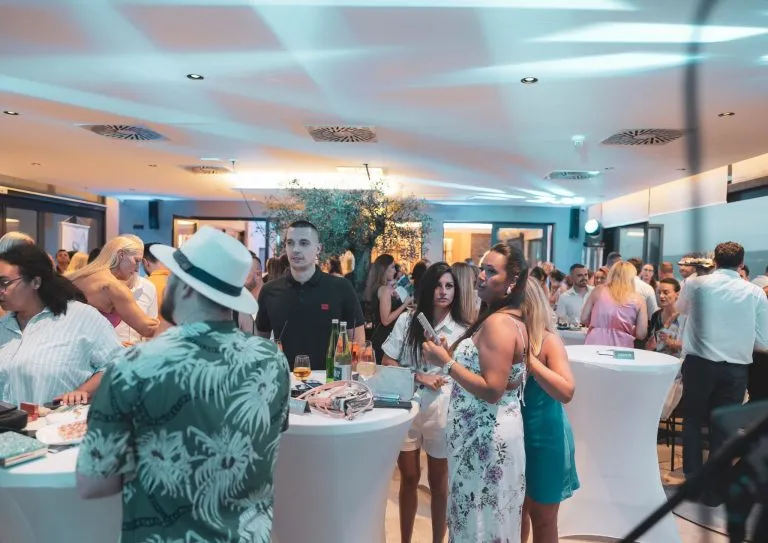 Cielo Restaurant Cielo rooftop bar restaurant royal blue 12