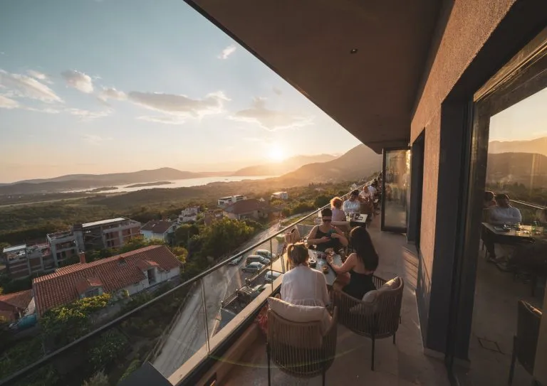 Discover the Magic of Cielo Rooftop Bar & Restaurantroyal-blue-resort-residences-montenegro-Premium-suite-6 (15)